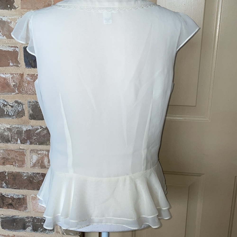 Ann Taylor Loft Ivory Lace Ruffle Detail Sheer Top Cap Sleeve Flouncy Size 6 - Picture 4 of 10